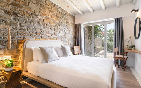 Villa Demetra: Habitación, Cama, Linos, Lecho, Almohada, Marco De La Cama, Arrojar La Almohada, Suite, Sábana, Hotel