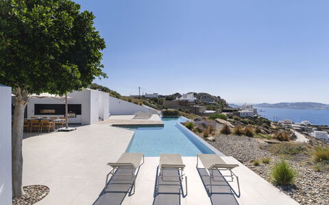 Villa Teseo: Piscina, Sombra, Mueble Para Exteriores, Sunlounger, Recurso, Villa, Sillón, Ciudad De Vacaciones, Hotel, Ático