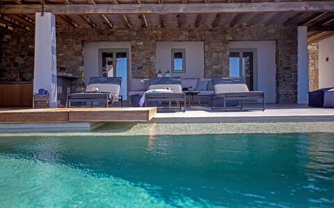 Villa Chimera: Madera, Piscina, Mueble, Material Compuesto, Recurso, Mueble Para Exteriores, Material Natural, Madera Dura, Silla, Sombra