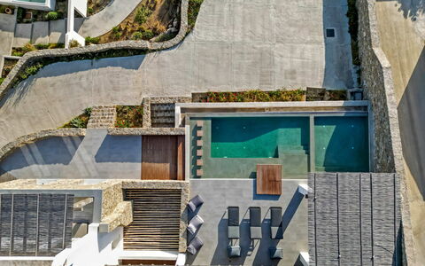 Villa Chimera: Material Compuesto, Piscina, Pared De Piedra, Escalera