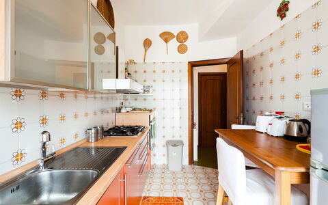 Apartment Snicher: Diseño De Interiores, Piso, Cocina, Madera, Mueble, Suelo, Mostrador, Habitación, Encendiendo, Gabinetes