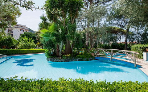 Apartment Snicher: Piscina, Recurso, Jardín, Eco Hotel, Sombra, Paisajismo, Hacienda, Yarda, Hotel