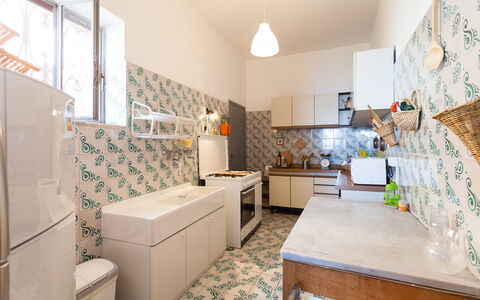 Casa Annalu: Piso, Suelo, Diseño De Interiores, Electrodoméstico, Cocina, Loseta, Habitación, Mostrador, Aparato De Cocina, Techo
