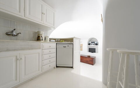Casa Daphne: Pared, Diseño De Interiores, Piso, Suelo, Techo, Gabinetes, Mostrador, Habitación, Cocina, Grifo