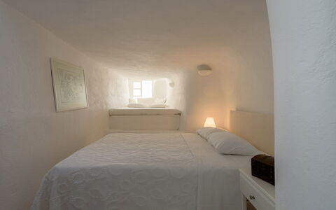 Casa Daphne: Pared, Habitación, Lecho, Cama, Sábana, Almohada, Marco De La Cama, Hotel, Yeso, Arrojar La Almohada