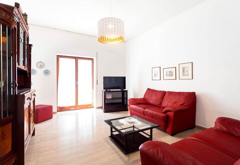 Casa Gina: Mueble, Diseño De Interiores, Piso, Suelo, Pared, Sofá, Madera, Habitación, Sala, Techo