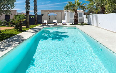 Casa Kita: Azul, Piscina, Agua, Recurso, Material Compuesto, Eco Hotel, Ocio, Sombra, Hotel