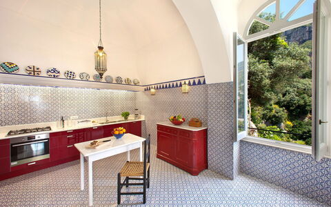 Casa la Riva: Piso, Diseño De Interiores, Suelo, Loseta, Techo, Habitación, Cocina, Mosaico, Moldura, Silla