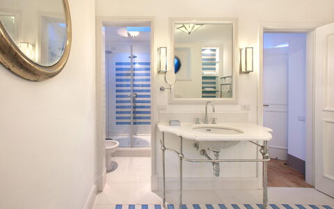 Casa la Riva: Azul, Diseño De Interiores, Piso, Arreglo De Tubería, Suelo, Baño, Techo, Plomería, Encendiendo, Casa