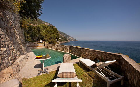 Casa la Riva: Azul, Mueble Para Exteriores, Piscina, Costa, Mar, Recurso, Sunlounger, Apuntalar, Zona Tropical, Ciudad De Vacaciones