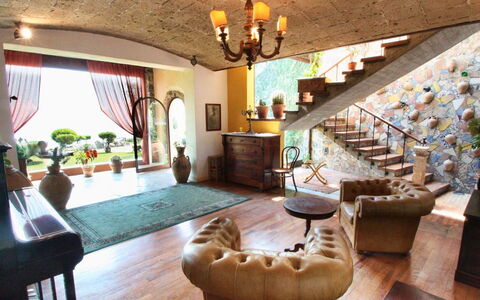 The Sea Farmhouse: Mueble, Diseño De Interiores, Piso, Madera, Sofá, Suelo, Mesa, Encendiendo, Silla, Sala