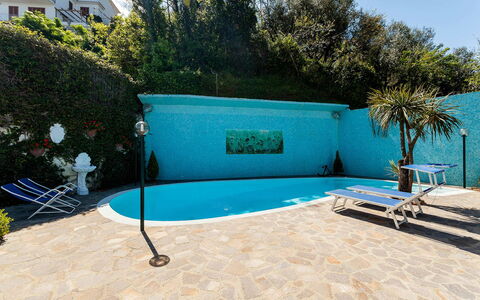 Villa Angel: Azul, Piscina, Agua, Material Compuesto, Recurso, Ocio, Mueble Para Exteriores, Eco Hotel, Sombra, Paisajismo