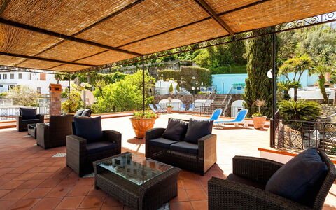 Villa Angel: Mueble, Mueble Para Exteriores, Piscina, Silla, Recurso, Mesa, Maceta, Mesa Al Aire Libre, Paraguas, Sombra