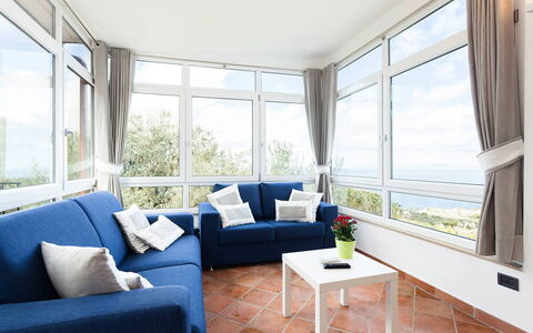 Villa Angel: Mueble, Diseño De Interiores, Sofá, Piso, Suelo, Habitación, Mesa, Techo, Sala, Silla
