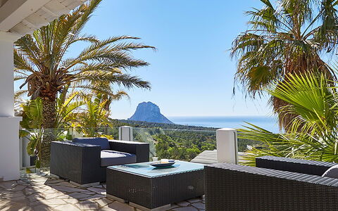 Villa Ariel: Mueble, Mesa, Mar, Silla, Cocina Y Comedor Mesa, Oceano, Planta De Casa, Eco Hotel, Recurso, Sombra