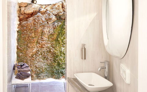 Villa Ariel: Arreglo De Tubería, Baño, Plomería, Grifo, Baño, Material Natural, Planta De Casa, Cerámico, Bañera, Maceta