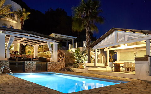 Villa Ariel: Piscina, Recurso, Suelo, Mueble, Mueble Para Exteriores, Eco Hotel, Material Compuesto, Silla, Sombra, Inmuebles