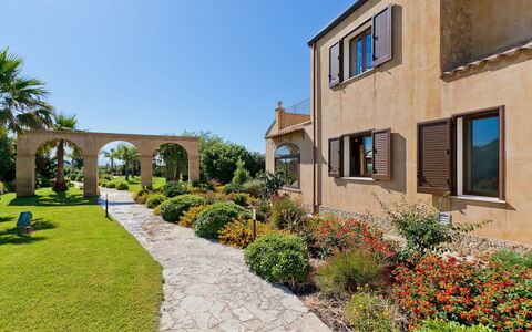Villa Athena: Arbusto, Jardín, Arquitectura, Casa, Inmuebles, Paisajismo, Hacienda, Yarda, Villa