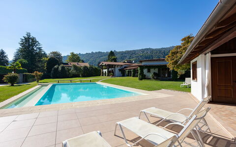 Villa Brin: Piscina, Recurso, Casa De Campo, Inmuebles, Eco Hotel, Hacienda, Cabaña, Césped, Villa, Jardín