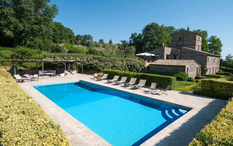 Villa Collombroso: Piscina, Jardín, Inmuebles, Paisajismo, Hacienda, Cobertura, Villa, Yarda, Recurso, Patio