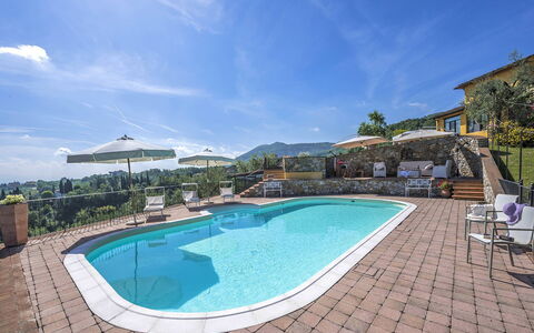 Villa delle Rose: Piscina, Recurso, Mueble Para Exteriores, Eco Hotel, Hotel, Ciudad De Vacaciones, Paraguas, Silla, Sunlounger, Villa