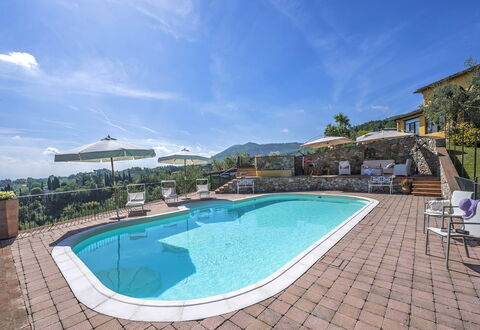 Villa delle Rose: Piscina, Recurso, Mueble Para Exteriores, Eco Hotel, Hotel, Ciudad De Vacaciones, Paraguas, Silla, Sunlounger, Villa