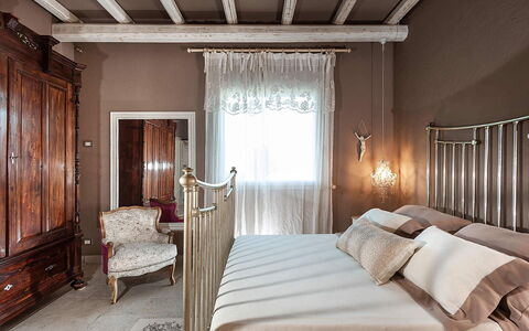 Villa la Pigna: Mueble, Diseño De Interiores, Cama, Habitación, Pared, Encendiendo, Textil, Habitación, Casa, Piso