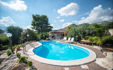 Villa la Randa: Piscina, Azul, Agua, Mueble Para Exteriores, Recurso, Ocio, Paraguas, Eco Hotel, Material Compuesto, Sombra