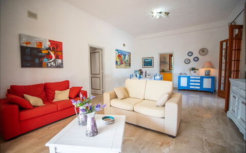Villa la Randa: Mueble, Diseño De Interiores, Piso, Sofá, Suelo, Madera, Habitación, Sala, Mesa, Departamento