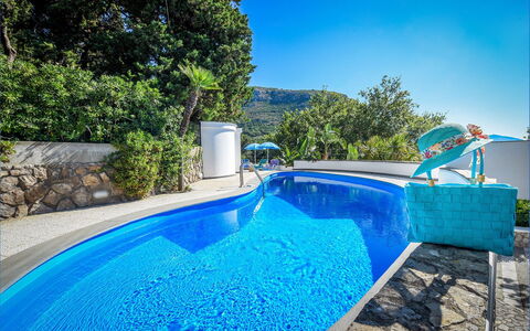 Villa Lamaro: Azul, Agua, Piscina, Material Compuesto, Recurso, Ocio, Eco Hotel, Sombra, Paisajismo, Hotel