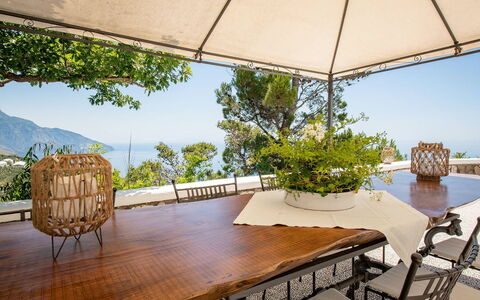 Villa Lamaro: Mueble, Mesa, Silla, Cocina Y Comedor Mesa, Recurso, Costeras Y Los Accidentes Geográficos Oceánico, Mueble Para Exteriores, Mesa Al Aire Libre, Maceta, Mar