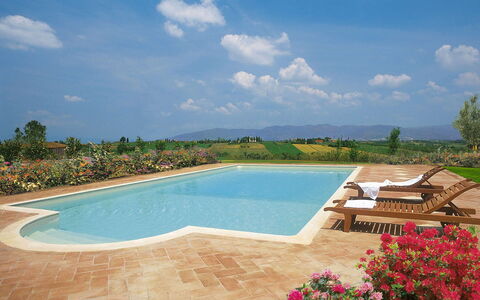 Villa Michelangelo: Piscina, Jardín, Hacienda, Inmuebles, Paisajismo, Villa, Yarda, Recurso, Fuente De Agua, Casa De Campo