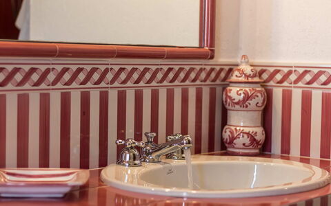 Villa Molinazzo 14: Diseño De Interiores, Lavabo Del Baño, Arreglo De Tubería, Grifo, Habitación, Plomería, Porcelana, Baño, Loseta, Lavabo