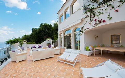 Villa Moresca: Arquitectura, Recurso, Balcón, Casa, Mueble, Inmuebles, Mueble Para Exteriores, Eco Hotel, Villa, Piscina