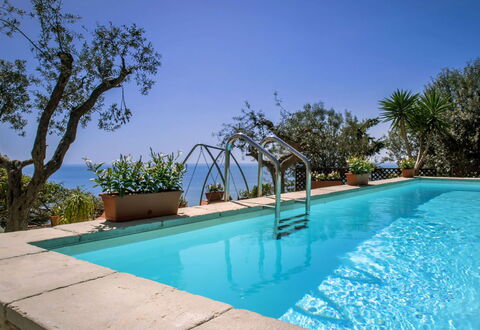 Villa Sea Breeze: Azul, Piscina, Recurso, Maceta, Eco Hotel, Planta De Casa, Sombra, Hacienda, Villa, Hotel