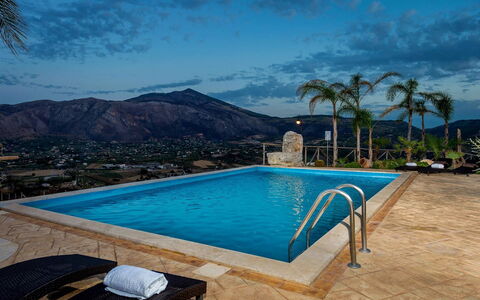 Villa Thalia: Piscina, Azul, Recurso, Mueble Para Exteriores, Eco Hotel, Thermae, Ocio, Hotel, Paraguas, Sunlounger