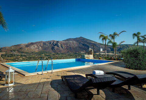 Villa Thalia: Piscina, Recurso, Eco Hotel, Mueble, Mueble Para Exteriores, Hotel, Silla, Villa, Sombra