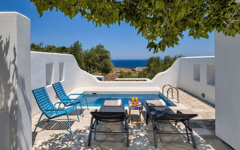 Villa Vorias: Azul, Mueble, Sombra, Mueble Para Exteriores, Silla, Diseño, Recurso, Sunlounger, Piscina, Villa