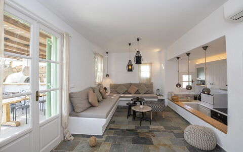 Boho House: Mueble, Piso, Pared, Suelo, Diseño De Interiores, Sofá, Techo, Casa, Mesa, Sala