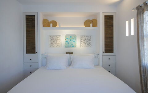 Boho House: Cama, Mueble, Habitación, Diseño De Interiores, Pared, Lecho, Sábana, Suelo, Madera, Linos