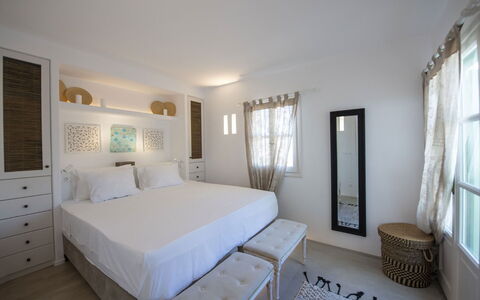 Boho House: Mueble, Cama, Diseño De Interiores, Habitación, Suelo, Piso, Pared, Lecho, Techo, Madera