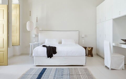 Campani Villa: Mueble, Diseño De Interiores, Piso, Suelo, Cama, Pared, Habitación, Madera, Habitación, Casa