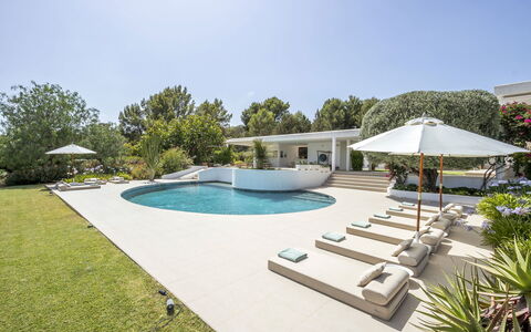 Can Las Palmas: Piscina, Sombra, Jardín, Recurso, Inmuebles, Mueble Para Exteriores, Paisajismo, Silla, Hormigón, Eco Hotel