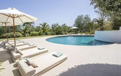 Can Las Palmas: Piscina, Mueble Para Exteriores, Recurso, Paraguas, Sombra, Ocio, Silla, Jardín, Eco Hotel, Sunlounger