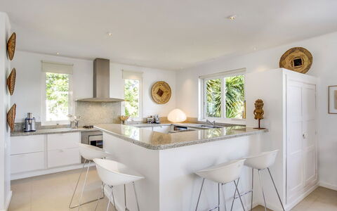 Can Las Palmas: Mueble, Diseño De Interiores, Piso, Suelo, Mostrador, Madera, Cocina, Silla, Techo, Gabinetes