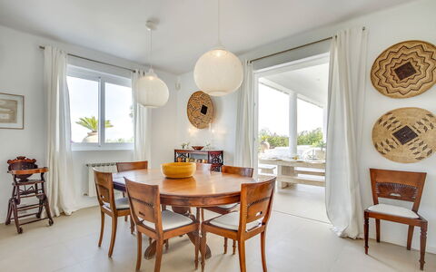 Can Las Palmas: Mueble, Diseño De Interiores, Mesa, Piso, Madera, Silla, Suelo, Cocina Y Comedor Mesa, Comedor, Techo