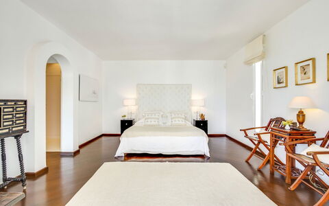 Can Las Palmas: Mueble, Diseño De Interiores, Suelo, Piso, Cama, Pared, Techo, Madera, Habitación, Suelos De Madera