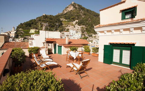 Casa Amalfitana: Balcón, Departamento, Planta De Casa, Maceta, Hotel