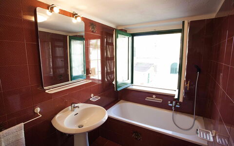 Casa Amalfitana: Baño, Lavabo Del Baño, Arreglo De Tubería, Lavabo, Grifo, Plomería, Piso, Diseño De Interiores, Bañera, Suelo