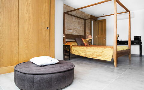 Casa Asia: Mueble, Diseño De Interiores, Suelo, Piso, Cama, Habitación, Pared, Madera, Suelos De Madera, Habitación
